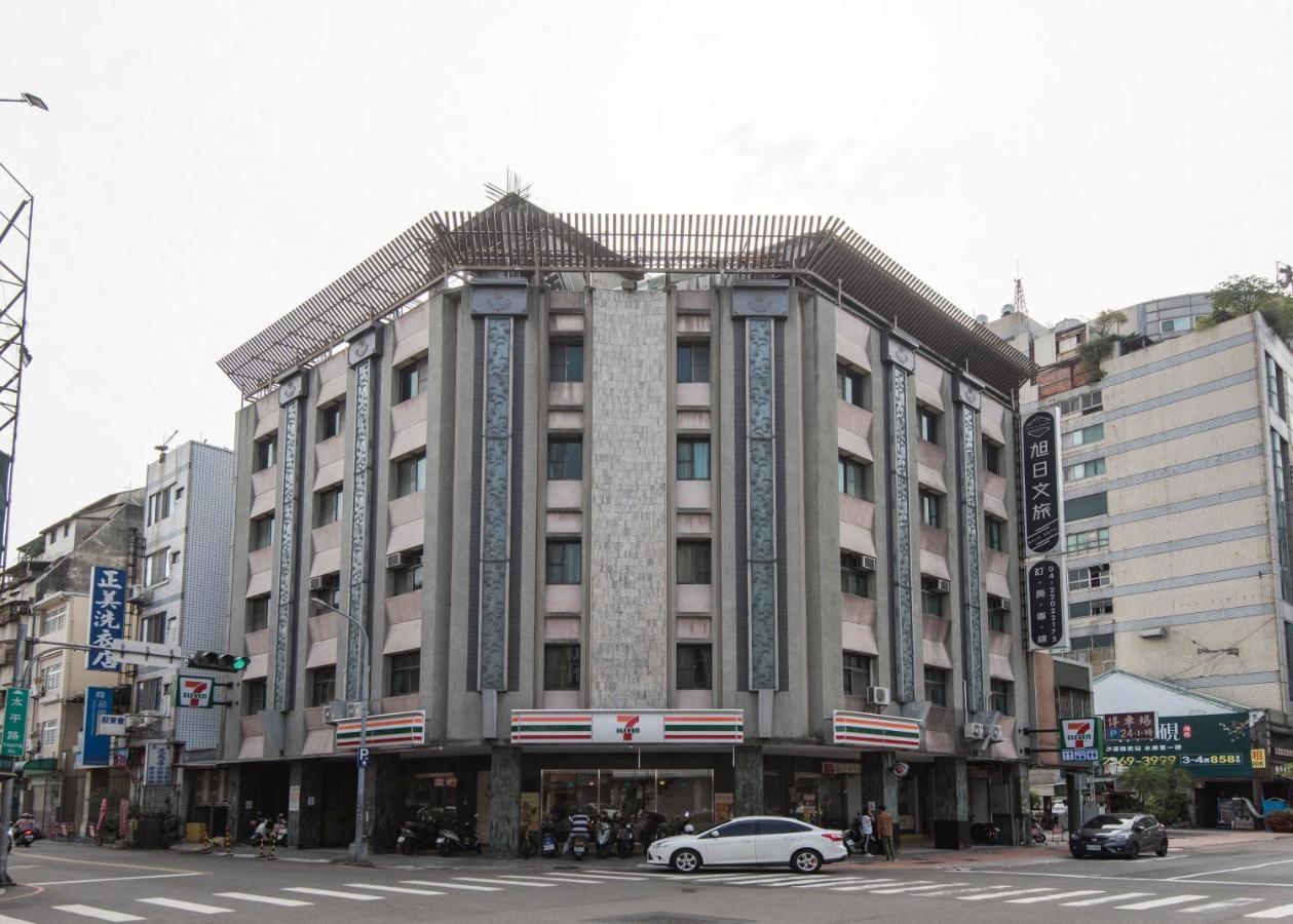 Raise Hotel Taichung Bagian luar foto