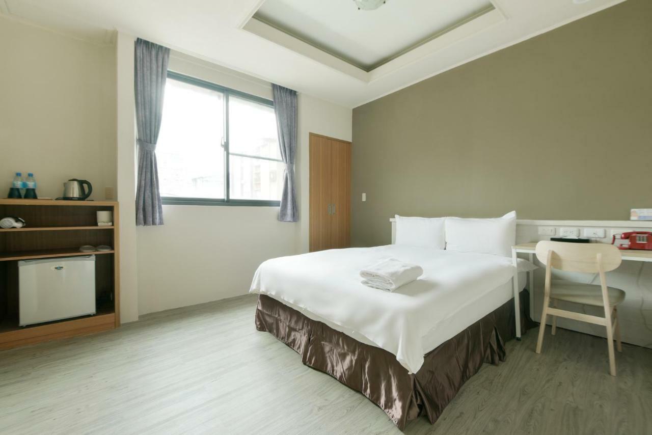 Raise Hotel Taichung Bagian luar foto